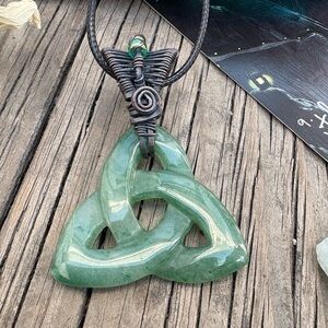 Men’s Green Aventurine Triquetra Celtic Knot Crystal Pendant Necklace